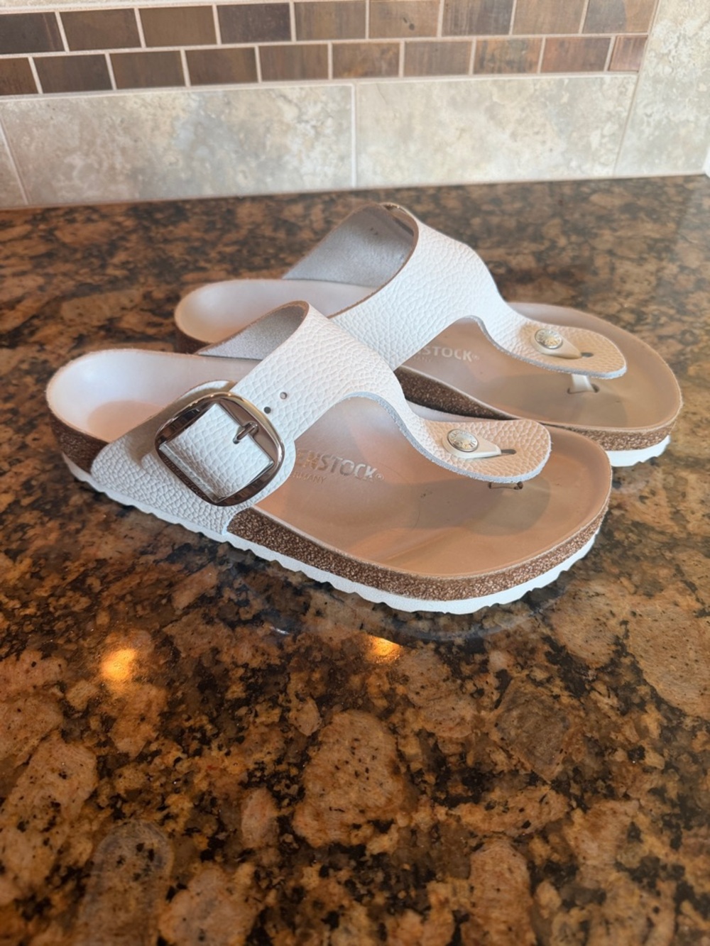Birkenstock White Gizah Pebble Leather Sandals with Silver Big Buckle - Size 38 - Picture 5 of 5